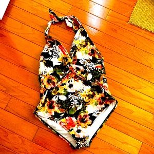 NWOT one piece swimsuit. Never worn